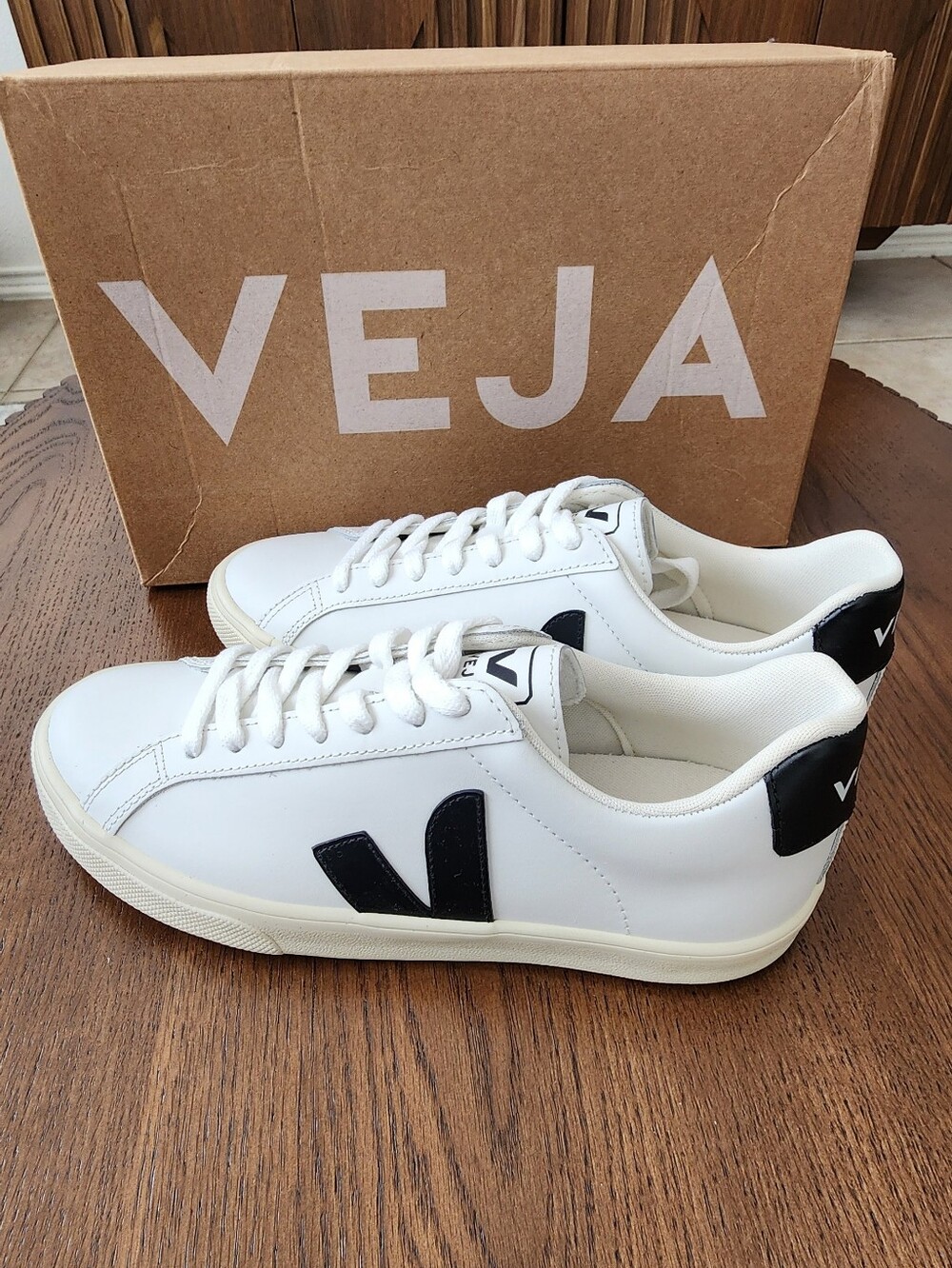Veja Women’s Esplar White Leather Sneakers Black Logo Size 6
